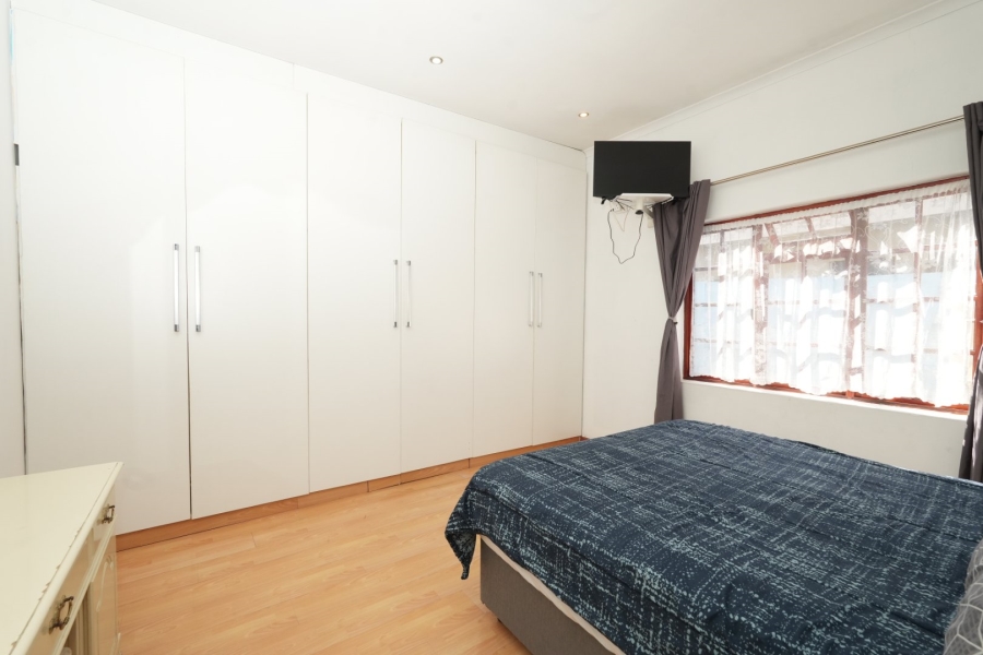 4 Bedroom Property for Sale in Wynberg Western Cape